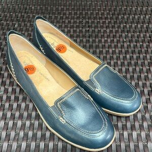 SOFTSPOTS Women’s Blue Slip-on Flats Comfort Leather Shoe Sz. 9N